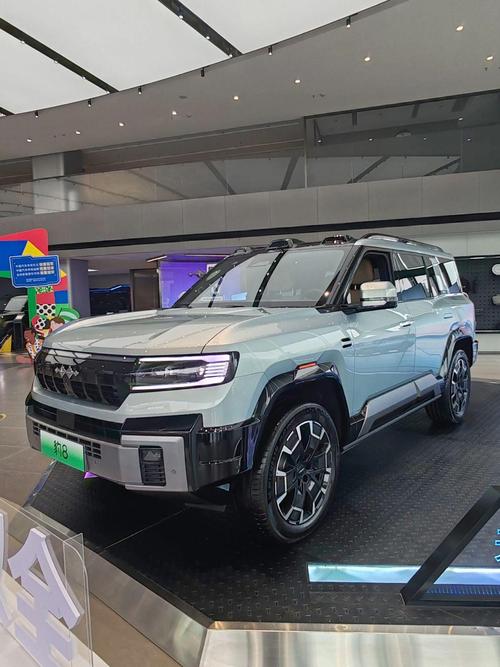 成都74比亚迪方程豹硬派越野的爆款，英菲尼迪35周年与你共成长